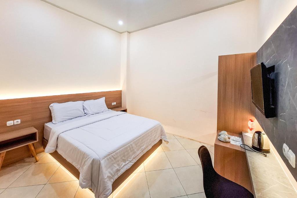 Kudus Hotel | Abbas Syariah Hotel near Menara Kudus Mitra RedDoorz