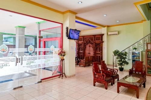 Kudus Hotel | Abbas Syariah Hotel near Menara Kudus Mitra RedDoorz