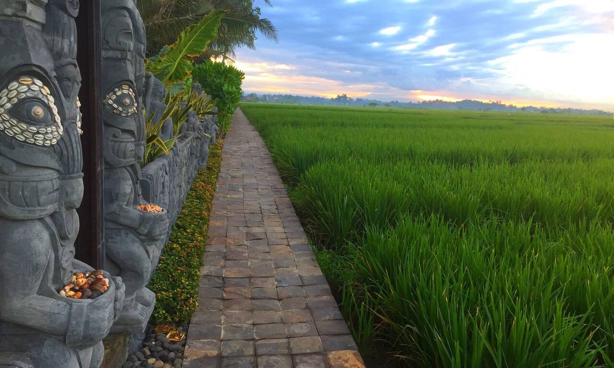 Kerambitan Villa | Absolute Beachfront Romantic Villa Laut