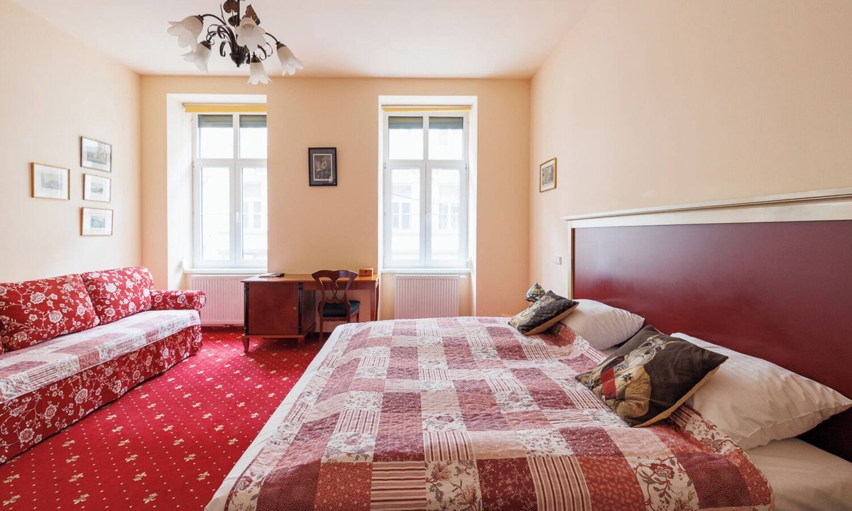 Funfhaus Hotel | Altwienerhof boutique studio, art nouveau, art & real host in a top location