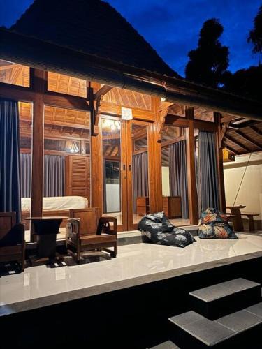Pemaron Villa | Anggika Joglo Villa