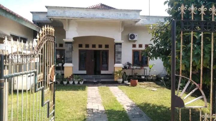 Gerung House | Annisa suraya home stay