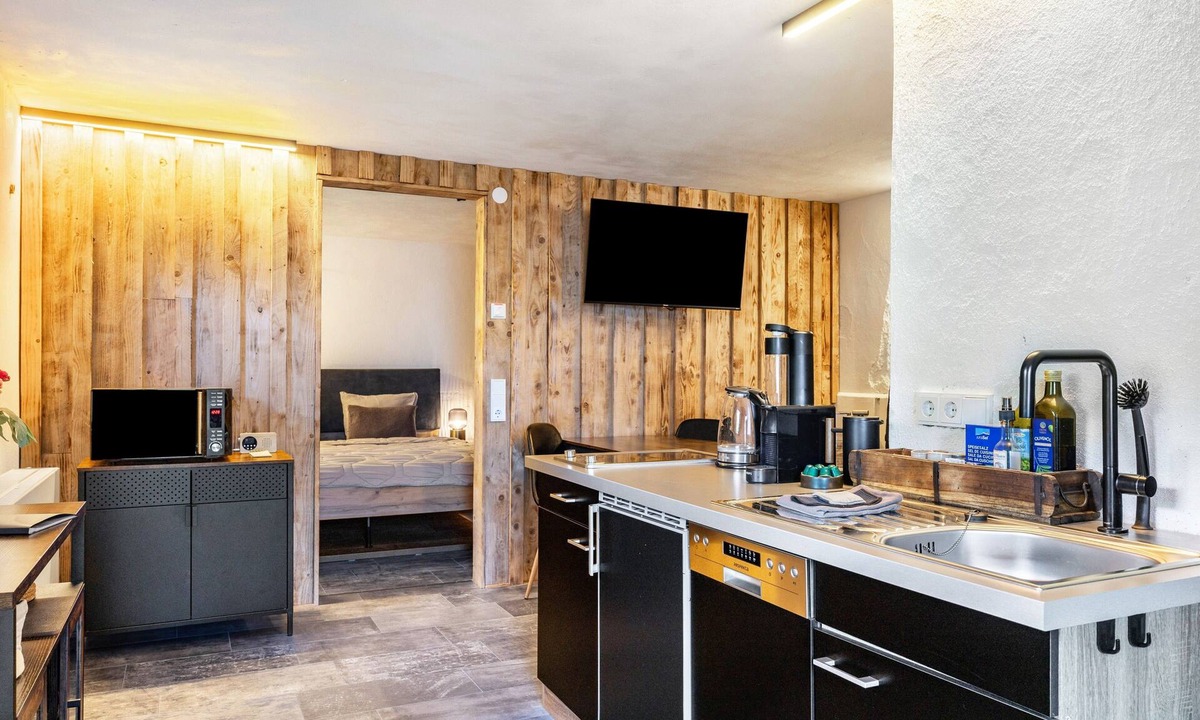 Toster Apartment | Apartment 'Fewo Tostner Burgblick 2P Terrasse' with Mountain View, Private Terrace and Wi-Fi