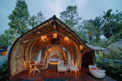 Selat Villa | Ari's Bamboo House Sidemen - NYAN BALI