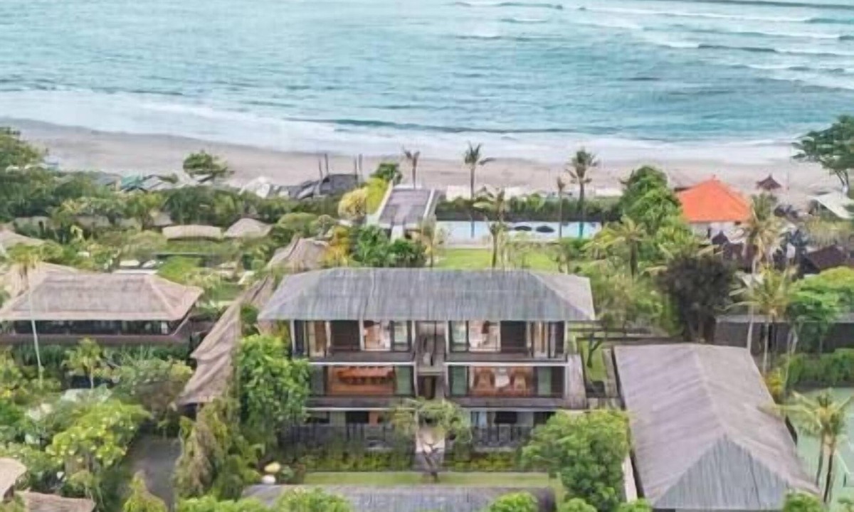 Batu Bolong Villa | Arnalaya Beach House | Canggu Sea-Breeze 5BR Villa — Chef & Beachfront