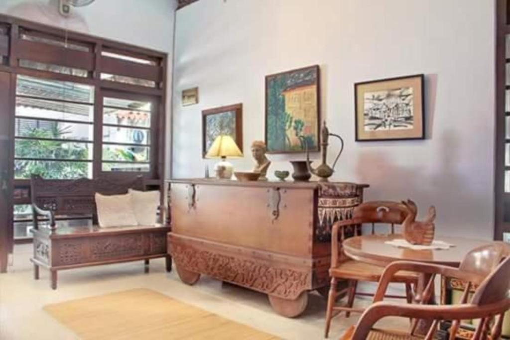 Depok House | Aty Noor Homestay