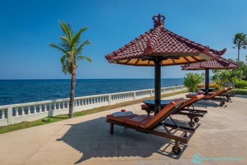 Dencarik Villa | Beachfront Villa at Lovina 10P, Pool, BBQ