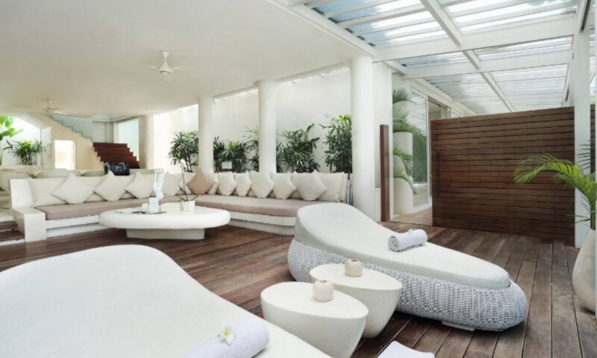 Batubelig Villa | Beachside 3 Bedroom Villa Seminyak, Modern
