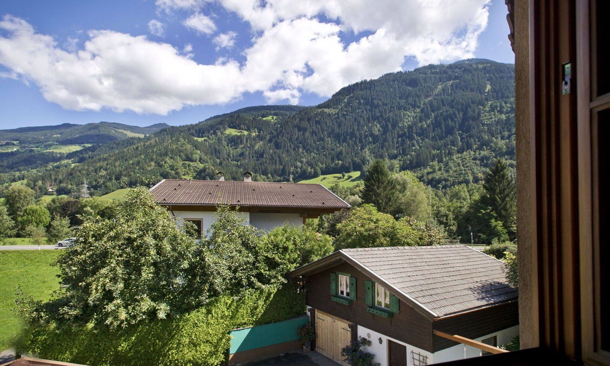Finsing House | Beautiful apartment in villa for 15 guests with WIFI, TV, patio and pets allowed