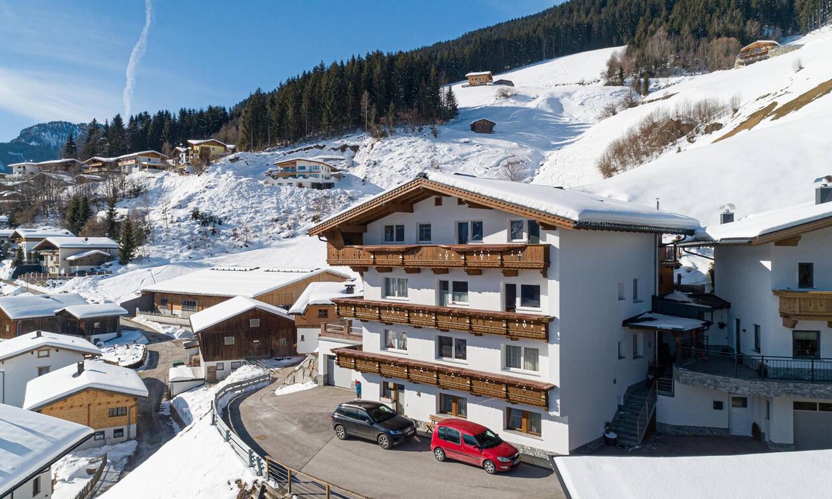 Hippach Apartment | Beautiful holiday home with views of the Alps