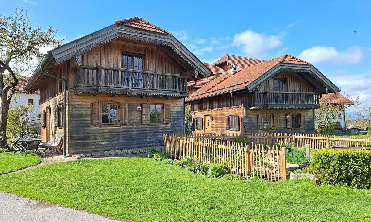 Hallwang Ski Chalet | Beautiful Holiday home on the outskirts, 10 Minutes to Salzburg