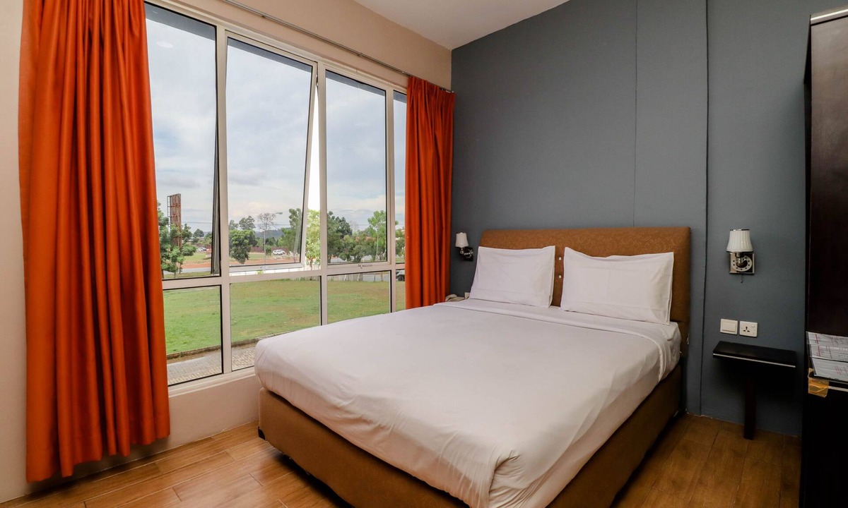 Tanjung Uncang Hotel | Blitz Hotel Batam Near Sultan Mahmud Ri'ayat Shah Mosque