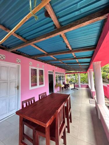 Bunaken House | Bunaken Dolphin Pink Homestay