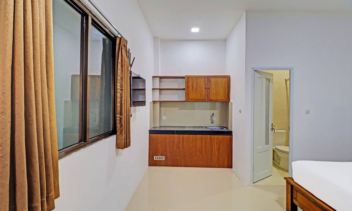 By Pass Ngurah Rai Hotel | Capital O 92039 Runways House