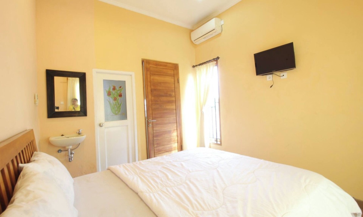 Mekar Bhuwana Hotel | Capital O 94011 Binhari Guest House