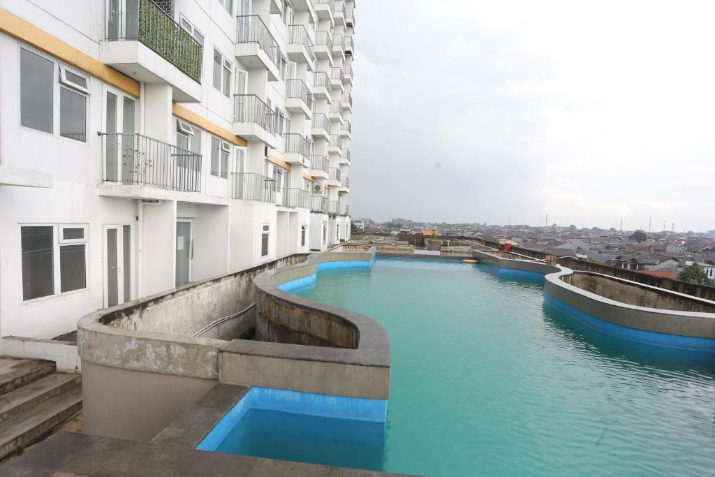 Bekasi Hotel | Capital O Iconic Rooms @ Golden City