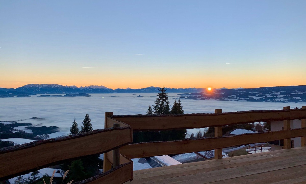 Wolfsberg Ski Chalet | Chalet 'Bergspektive - Haus Alpenspa' with Mountain View and Wine barrel bath