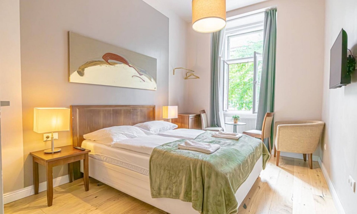 Mariahilf Hotel | Chic Room with Private Bath | Mariahilferstraße