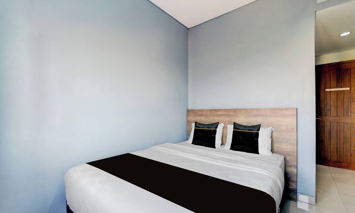 West Cirebon Hotel | Colletion O near Living Plaza Cirebon fo