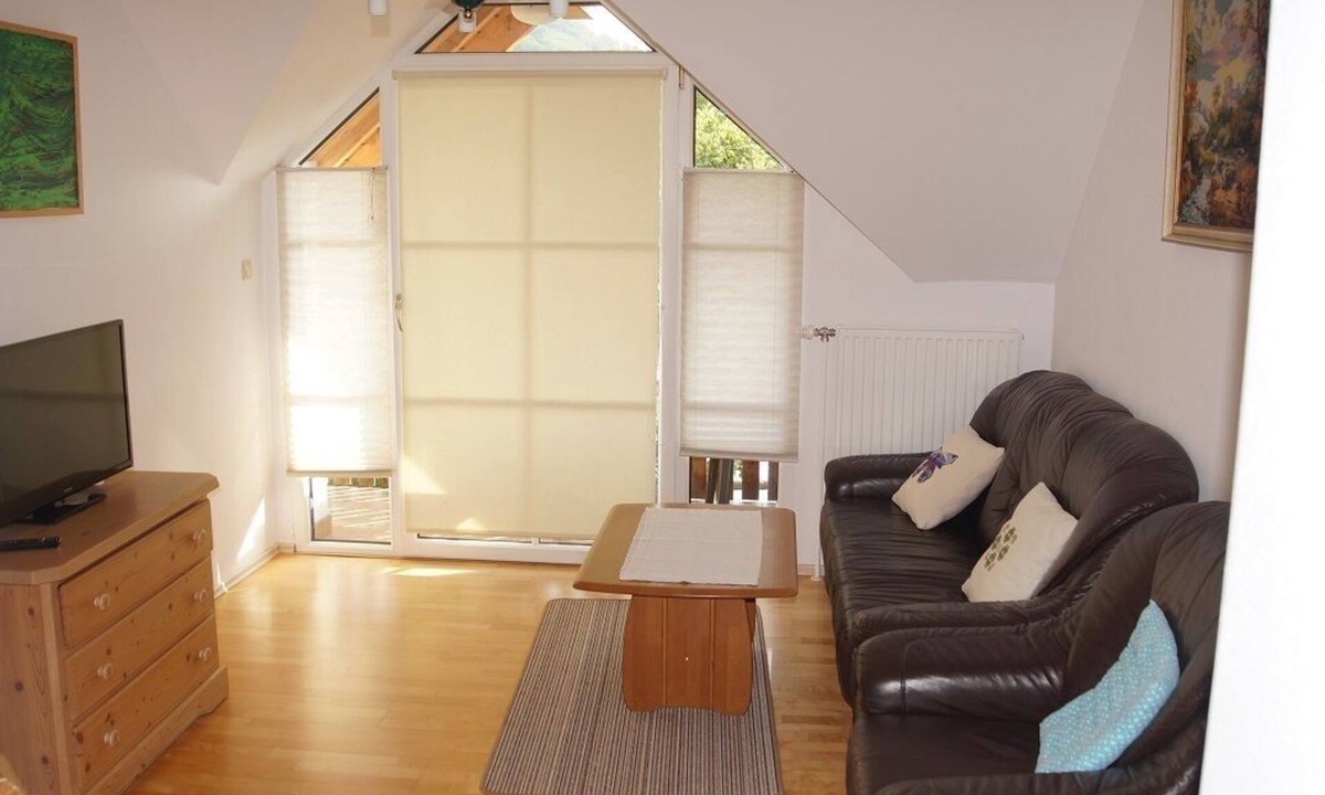Mitterarnsdorf Apartment | Comfortable apartment (52 m²) with a balcony and a view of the vineyards