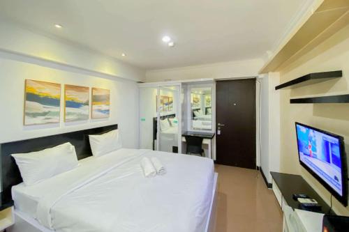 Kebagusan Apartment | Comfortable Stay Studio at Kebagusan City Apartment By Travelio