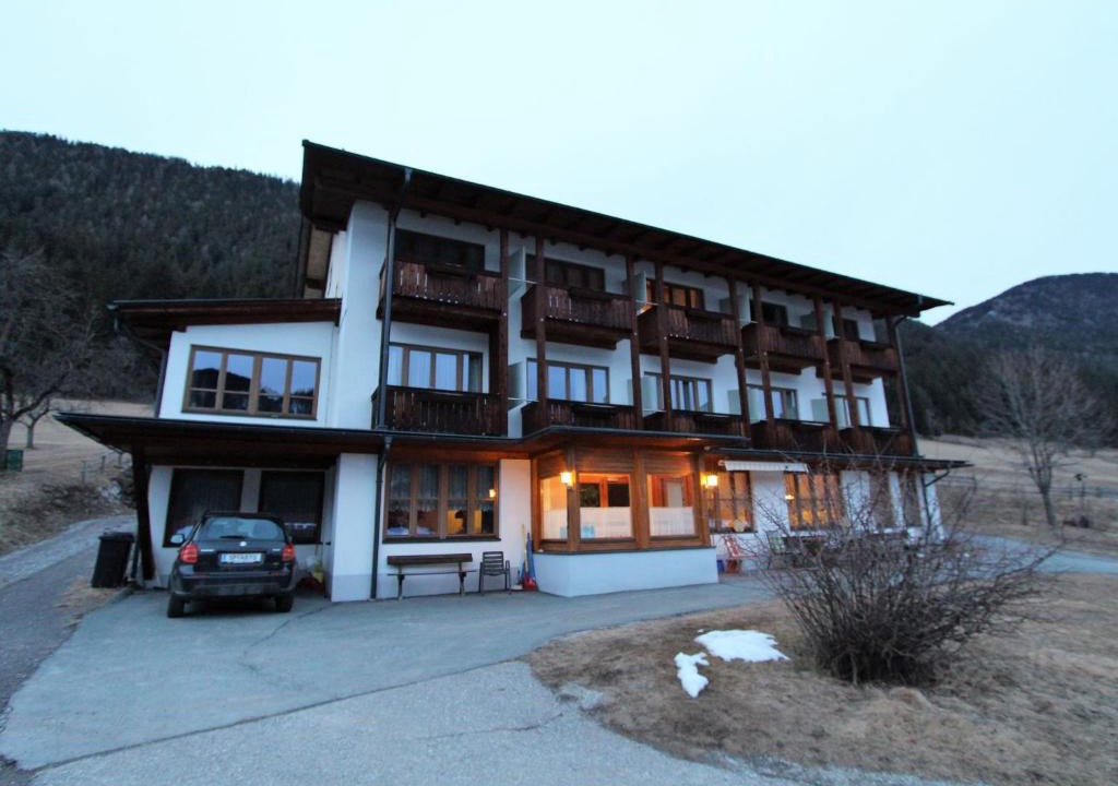 Neusach Apartment | Cosy Apartment in Weissensee near Ski Lift