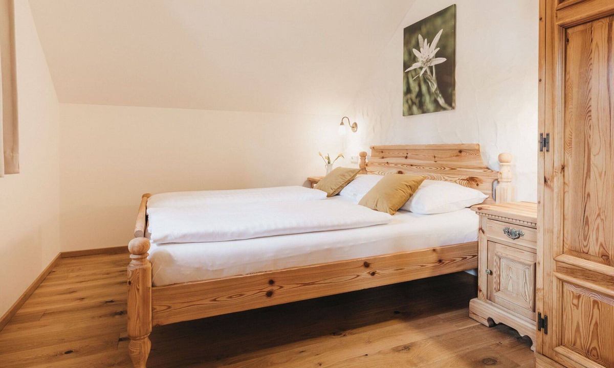Latschach Apartment | Cosy apartment for 6 people with WIFI, pool, TV and pets allowed