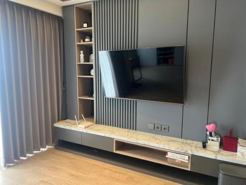 Surabaya Apartment | Cozy Apt 1BR 70m2 Free Netflix Wifi Grand Dharmahusada Lagoon