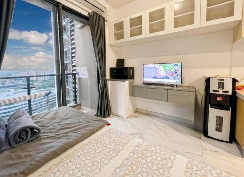 Bumi Serpong Damai Apartment | Cozy Studio Skyhouse Apt near ICE BSD with pool & Gym by 2ndHome