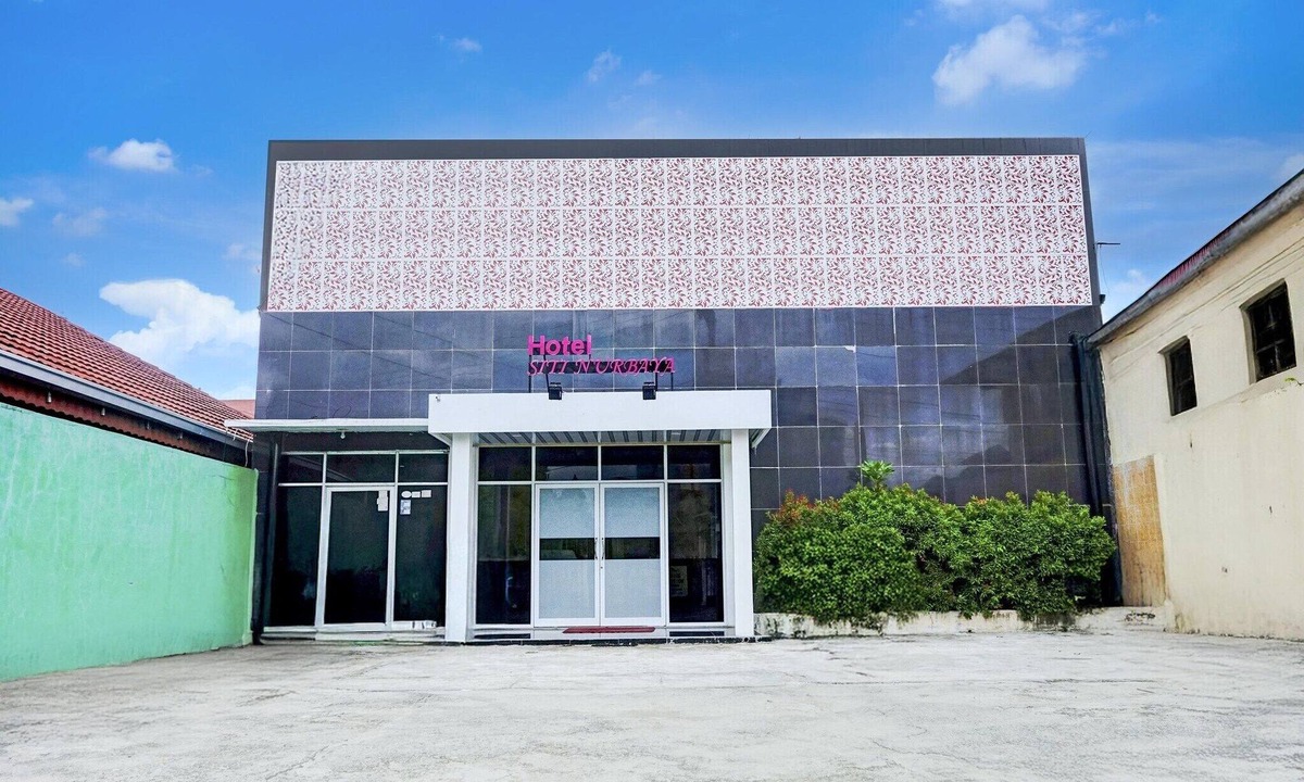 Padang House | Cozy Twin Escape in Indonesia with Parking Access