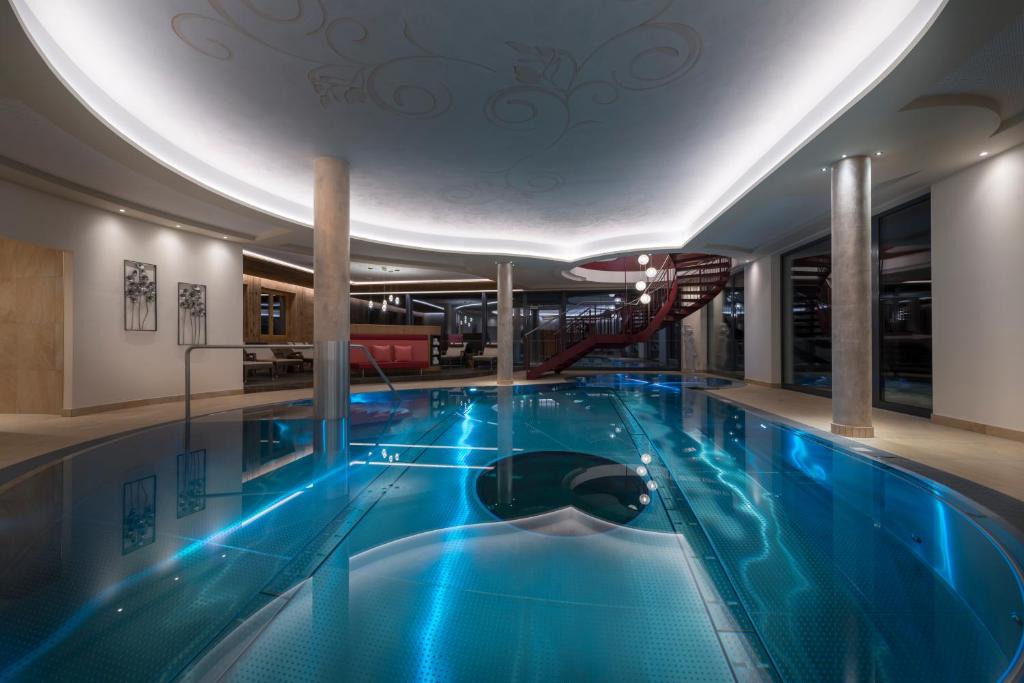 Au Hotel | Das Schiff in den Bergen