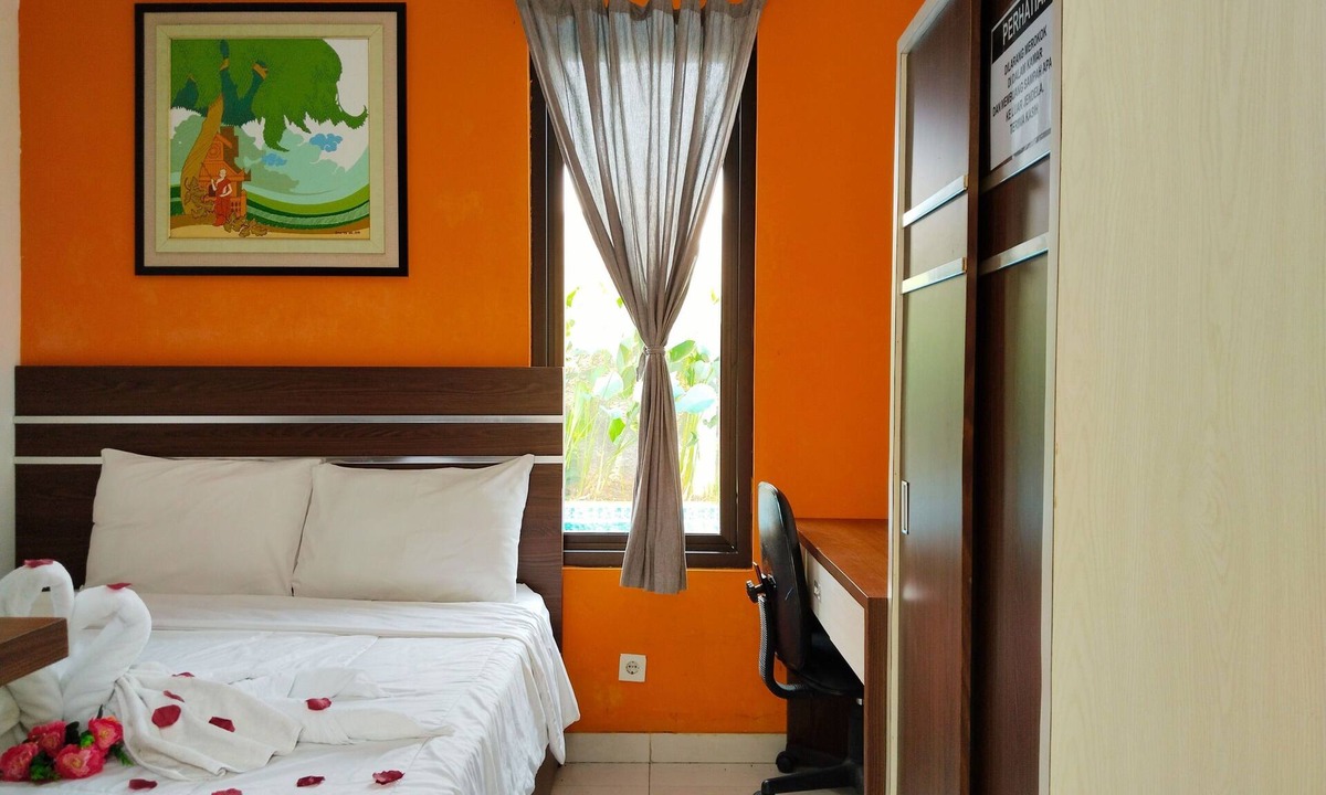 Bekasi Hotel | DeJati House