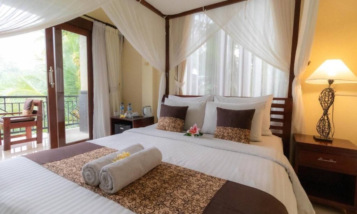 Melayang Villa | Deluxe room upper floor with pool & nature view