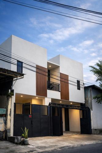 Grogol Hostel | Diponegoro House Solo Baru