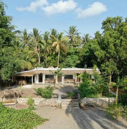 Labuhan Lombok House | East Lombok Dive Hotel - Rooms on the beach with seaview