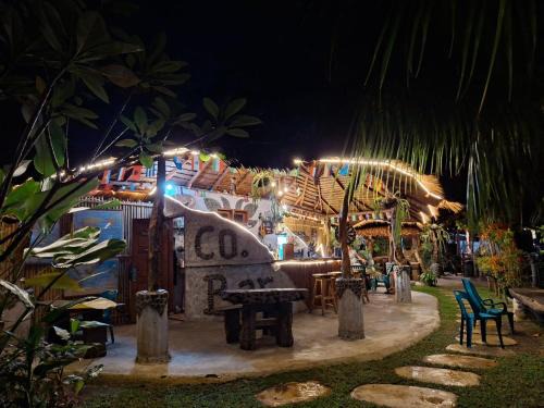 Bukit Lawang Bed & Breakfast | eco trekking lodge, Co Bar & jungle tour's only booking with us !