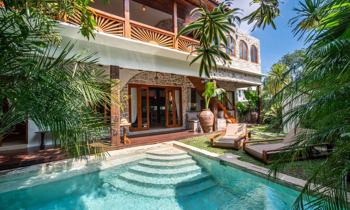 Tumbak Bayuh Villa | Elegant Treehouse - 4 BDR Escape in Pererenan