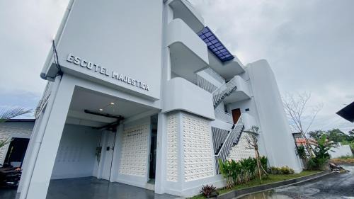 Babakan Hotel | Escotel Majestica