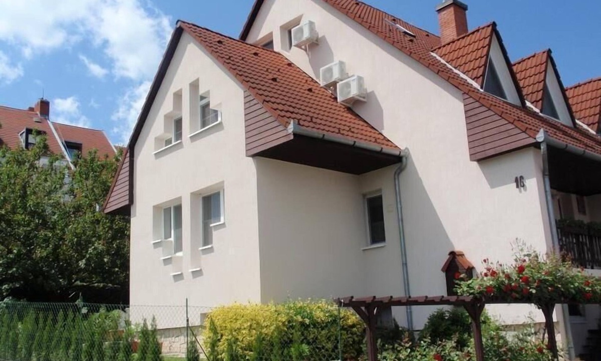 Balatonfoldvar Apartment | Flat with terrace, barbecue and garden