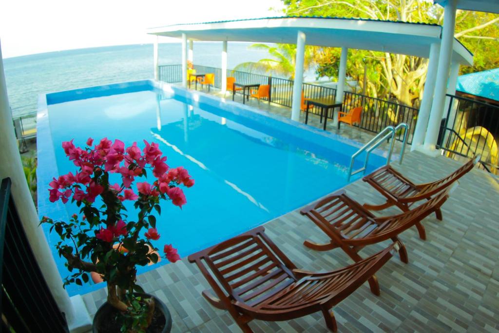 Sikka Hotel | FX72 Beach Resort Maumere