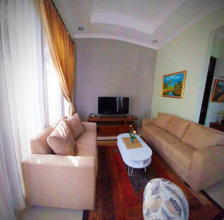 Kasihan House | Gated 3BR Residence - 10 mins from Malioboro