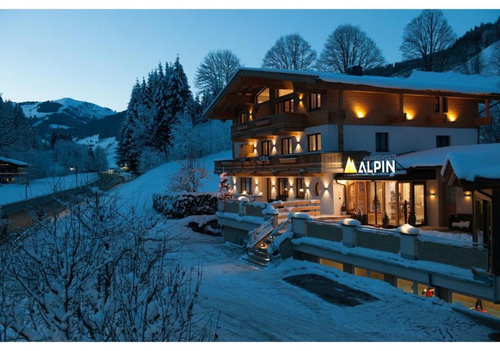 Saalbach Apartment | Gorgeous Apartment in Saalbach with Sauna near Ski Slopes