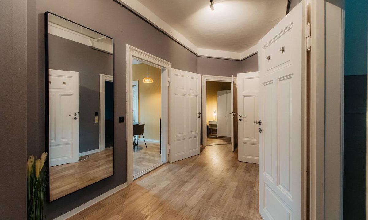Zentrum-Ost Apartment | *Grand Botanique* 4-room apartment with kitchen - Luga Homes - Townhouse