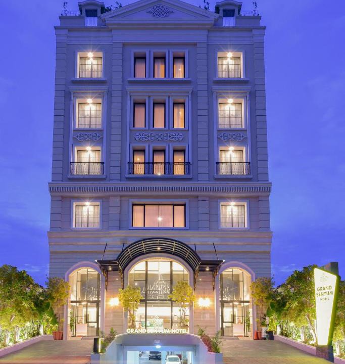 Central Yogyakarta Hotel | Grand Senyum Hotel, Tugu Yogyakarta