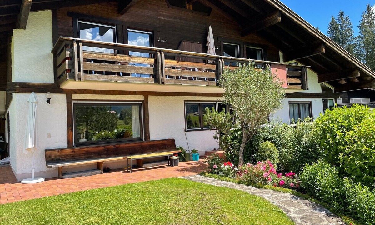 Riezlern Apartment | Holiday Apartment Fewo 1 am Auweg with Mountain View, Shared Garden & Wi-Fi