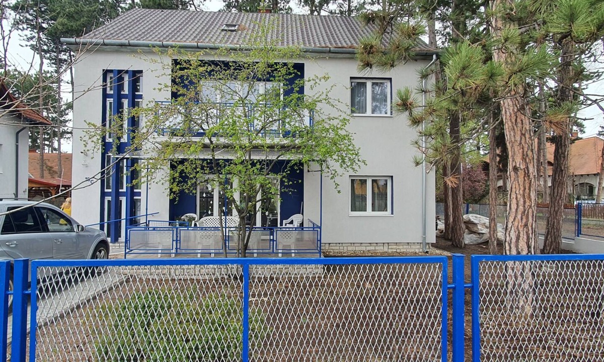 Siofok Aranypart Apartment | Holiday apartment for 10 people with internet and air conditioning 400m from Lake Balaton