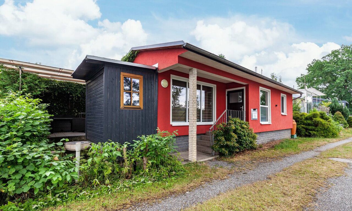 Zeulenroda-Triebes House | Holiday Home 257 with Lake View, Private Terrace, and Wi-Fi