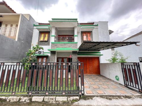 Catur Tunggal House | Homestay Syariah Ambarukmo Plaza by Simply Homy