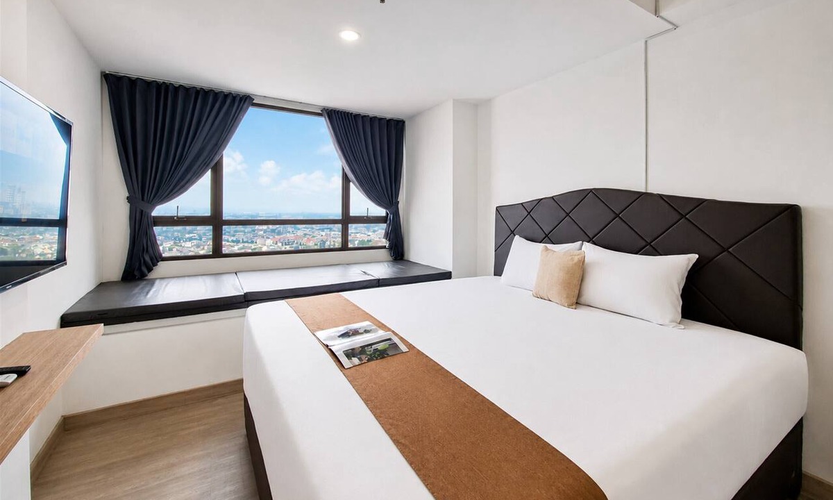 Panunggangan Utara Apartment | Homey Studio Room With City View At Apartment Collins Boulevard