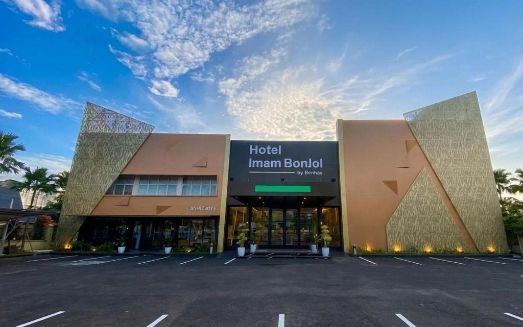 Padang Hotel | Hotel Imam Bonjol by Benhas